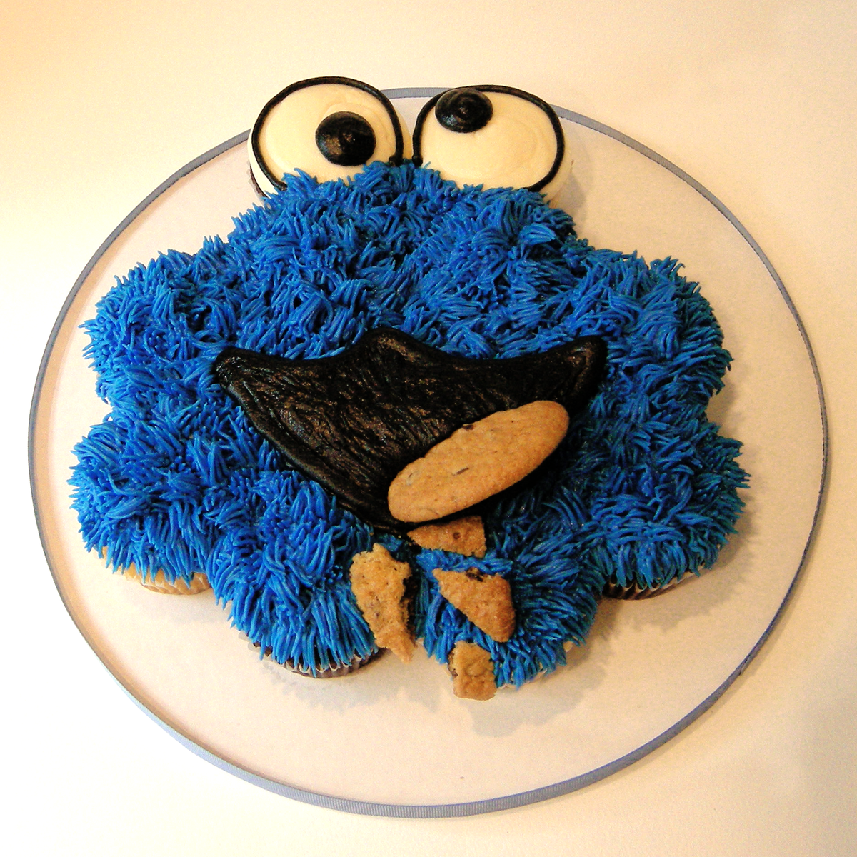 Cookie Monster Kosher Cupcake Cake, blue pull-apart cupcake arrangement