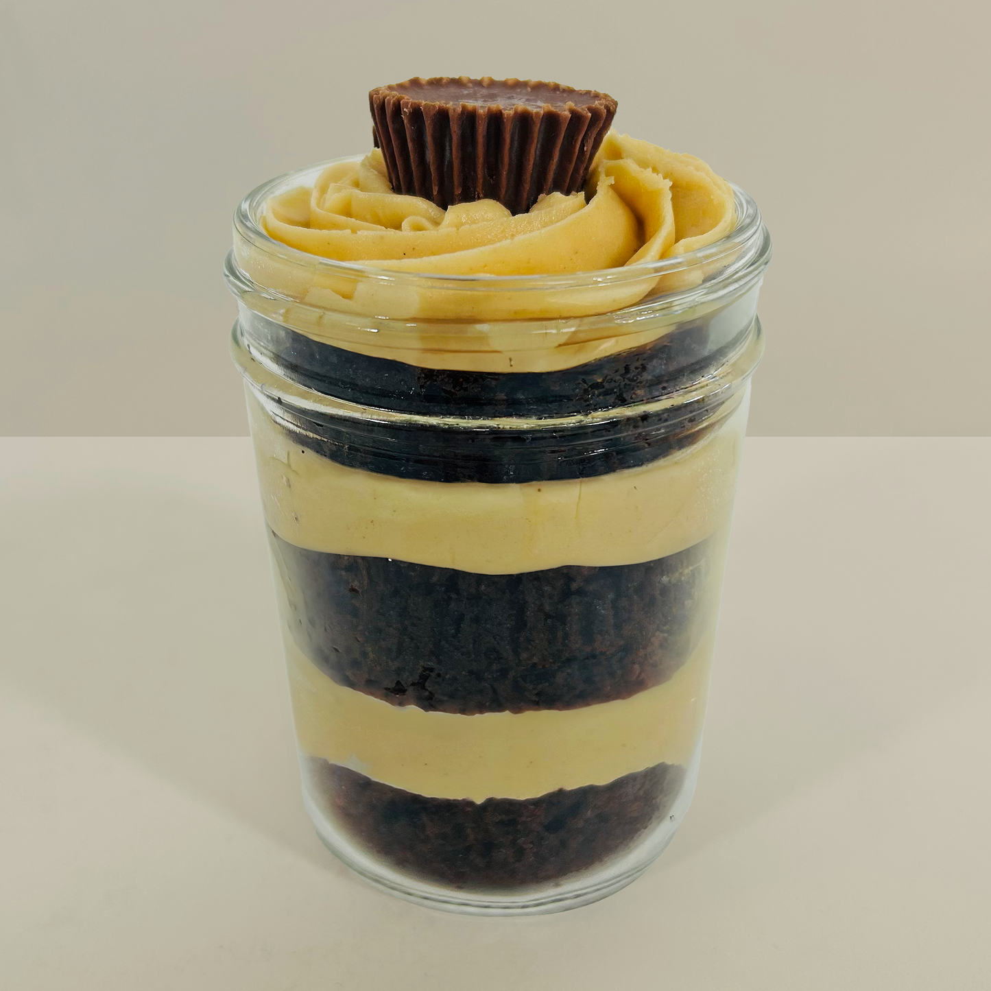 Chocolate peanut butter kosher cupcake jar with chocolate cake, peanut butter buttercream, and a Reese's cup.