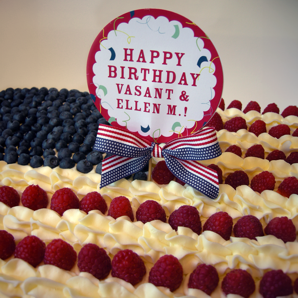 American Flag Kosher Cupcake Cake, close-up view of the patriotic pull-apart cupcake arrangement