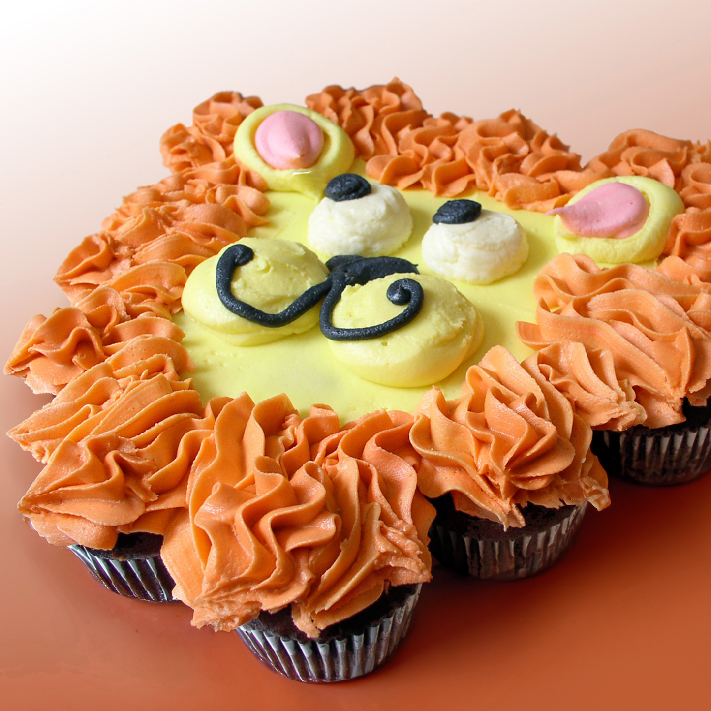 Lion Cupcake Cake