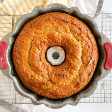 Load image into Gallery viewer, Wine Cake

